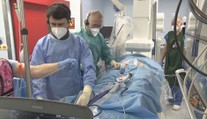 Nemocnice dohánějí odložené operace. Na některé zákroky se přesto čeká déle než rok