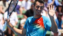 Neuvěřitelný úder! Tomic ukončil zápas esem mezi nohama