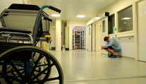 Fatální chyba lékařů. Mamince 18měsíčního miminka zbývá už jen rok života