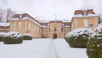 Za temné místo české politiky chtějí poslanci utrácet desítky milionů!