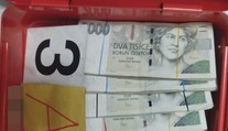 Žena měla prát peníze za drogy přes účet své matky. Ta o tom ale údajně věděla