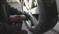 Co jste nevěděli o přezouvání pneumatik. Expert upozorňuje na možná úskalí
