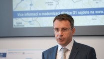 Kremlík si měl na byt půjčit od rodičů. Kde vzali 8,5 milionu, nevysvětlil