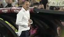 Trenér Juventusu má rekordní trofej, při zápase ukázal divoký striptýz