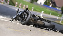 Tragická nehoda na Jičínsku. Motorkář nepřežil střet s nákladním autem