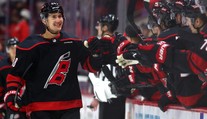 Blonďatý Nečas září, rozhodl v poslední minutě. Vaněček má 49 zákroků