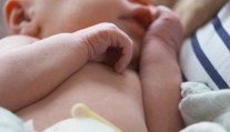 Naděje pro svobodné matky. Experti chtějí volnější pravidla pro umělé oplodnění