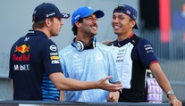 Pohádkový konec neměl. Kamarádovi ztížil boj, pak byl Ricciardo emotivní
