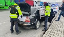 Muž přes Česko převážel auto plné cigaret. Prý si chtěl přivydělat