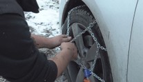 Cesta autem na hory do zahraničí se může prodražit. Zkontrolujte tyto věci