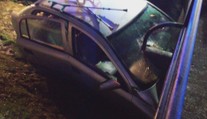 Tragická nehoda na Pardubicku. Auto skončilo v potoku pod mostem