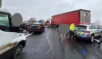 Nehoda na D8: Kamion zablokoval směr na Německo