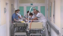 S těmito operacemi a zákroky nepočítejte! Nemocnice je odkládají