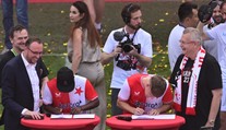 Připojili se rovnou k oslavám titulu. Slavia představila dvě nové posily