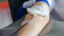Plazma uzdravených pomáhá v léčbě Covidu-19. Ministerstvo hledá dárce