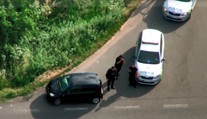 Pacient na útěku unesl auto i s řidičkou. Ujížděl podle předpisů
