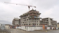 Češi na průměrný byt vydělávají až 11 let. Politici navrhují, jak to změnit