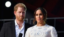 Na Harryho s Meghan čeká očistec. Karel chce vzít peníze těm, co nic nedělají