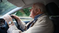 Strážníci v Plzni zastavili 86letého řidiče. Takové odhalení jsme nečekali, žasnou