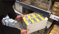Krvavý horor v obchodě: Muž ukradl máslo, strážného pobodal!