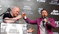 Opilý McGregor vyváděl! Na tiskovce hrozil Khabibovi smrtí
