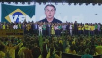 Flavio Bolsonaro zahájil prezidentskou kampaň. Pomáhá mu digitální avatar jeho otce