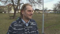 Odseděl si 30 let za vraždy, lidé věří v jeho nevinu a posílají tisíce