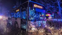 U Košic narazil autobus do stromu. Na místě je více zraněných