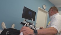 O inkontinenci lidé mlčí. Moderní léčba přitom umí výrazně pomoci