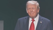 Americký prezident Trump slaví 80. narozeniny. Oslavy pojal velkolepě