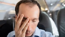 Drama na palubě. Piloty postihla otrava z jídla, do cíle zbývaly dlouhé hodiny