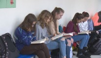 Čeští žáci výrazně zaostávají v cizích jazycích. Důvodů je hned několik