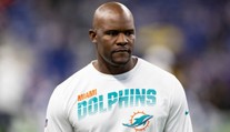 NFL je řízená jako plantáž, stěžuje si trenér v žalobě. Prý byl nucen prohrávat
