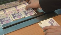 Policie navrhla obžalovat dva lidi z ministerstva. Kvůli systému vyplácení dávek