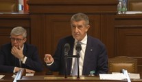 Babiš zkritizoval pojišťovny. Chtějí vydělat na válce, zuří