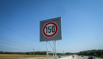 Nové značky pro D3 za miliony nejsou digitální. Umí zobrazit jen tři věci
