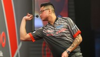 MS v šipkách: Michael Smith po suverénním výkonu postupuje. Rodriguez končí