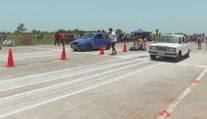 Automobilové závody se po 60 letech vrátily na Kubu. Sešly se stovky lidí
