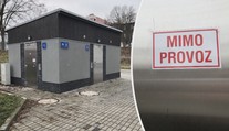 V Plzni na nádraží mají luxusní WC! Cestující ale musí močit do přírody