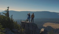 Romantická komedie nabitá hvězdami. Film Na horách brzy zamíří do kin