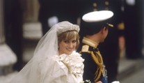 Návrhářka se při pohledu na šaty Diany zděsila! Teď varuje Meghan