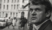 Kunderu zpopelnili v Paříží. Zazněla slavná sonáta v podání jeho otce
