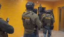 Policie zadržela gang podvodníků, kteří obchodovali s kradenými auty