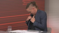 Bartoš ve vysílání ukázal tetování. Chodí mi různé nemravné věci, prohlásil