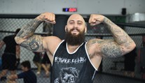 Zápasník Martínek do toho praštil, vzal si bývalou hvězdu filmů pro dospělé