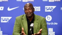 Michael Jordan po 13 letech prodává svůj tým. Byl jediným majitelem tmavé pleti v NBA