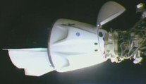 K vesmírné stanici přiletěli čtyři astronauti. Vynesla je použitá loď