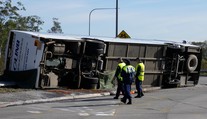 Tragické zakončení svatby. Autobus s hosty havaroval, deset z nich zemřelo