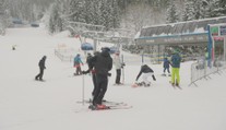 Lyžařská sezona se naplno rozjíždí. Přibývá ale i zásahů horské služby