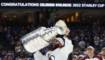 Nazem Kadri se zapsal se Stanley Cupem do historie. Trofej vzal do mešity